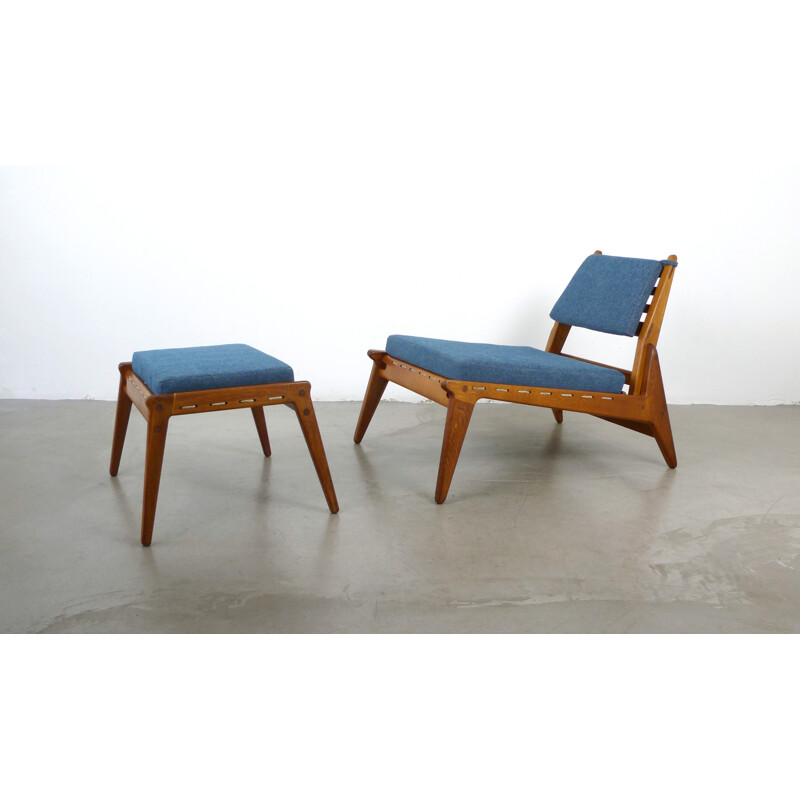Blue low chair in wool and oak with its ottoman - 1950s