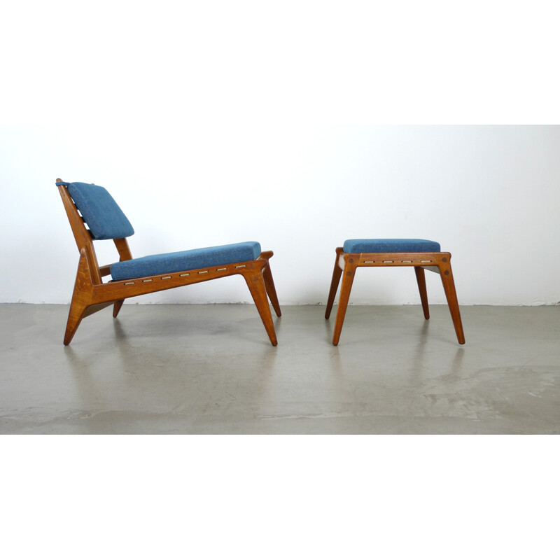 Blue low chair in wool and oak with its ottoman - 1950s