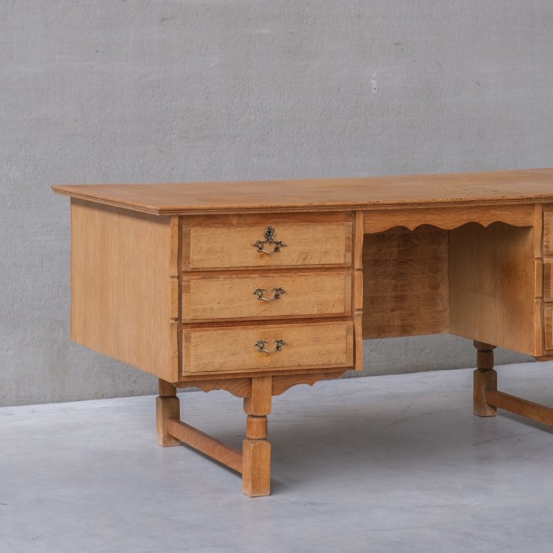 Dänischer Schreibtisch aus Eichenholz aus der Mitte des Jahrhunderts, 1960er Jahre