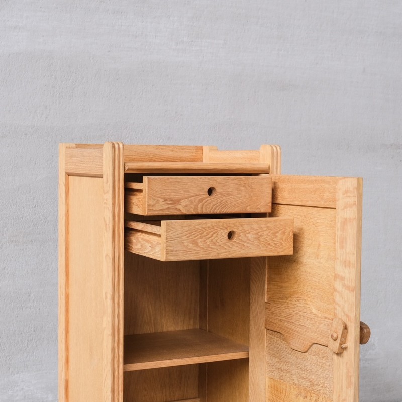 Armoire française vintage en bois de chêne par Guillerme et Chambron, 1960