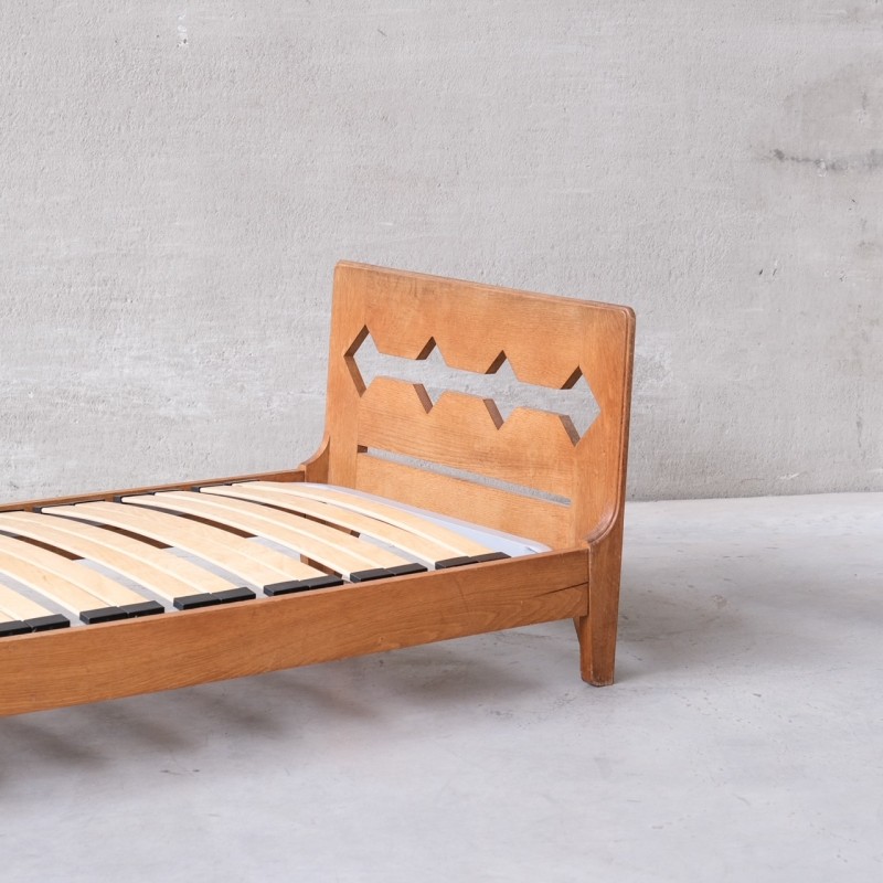 Letto da giorno francese vintage in legno di quercia di Guillerme et Chambron, 1960