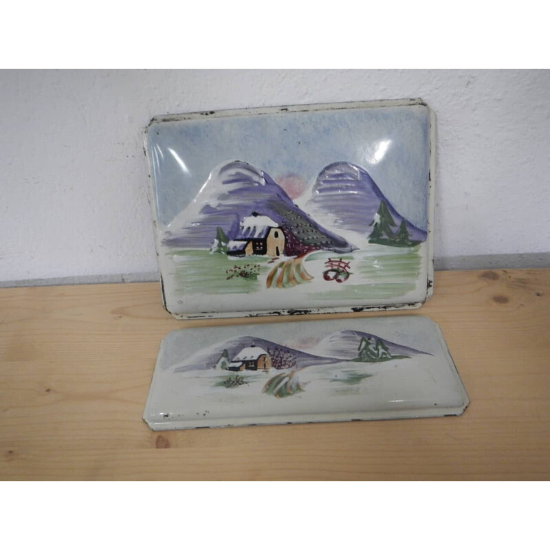 Pareja de platos de hierro vintage con paisaje pintado