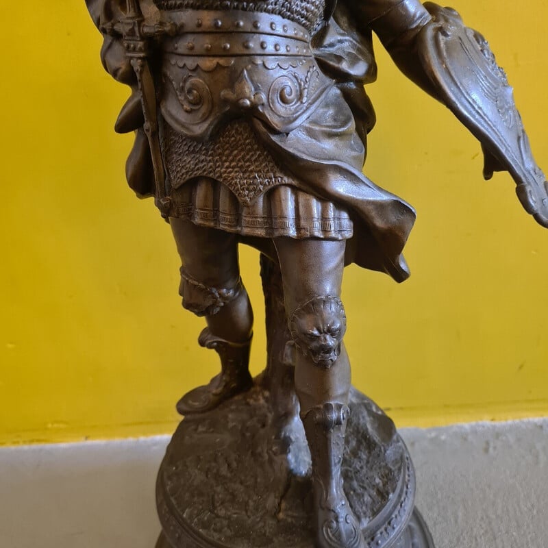 Statue métallique vintage d'un seigneur de la guerre