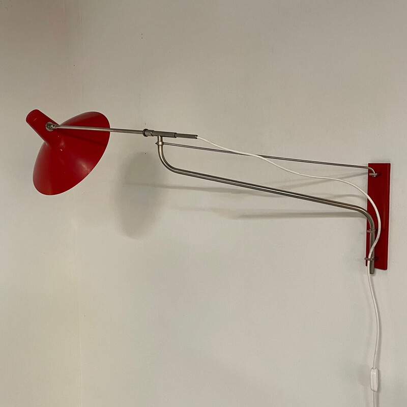 Lampada da parete rossa vintage con braccio girevole di Artimeta, anni '50
