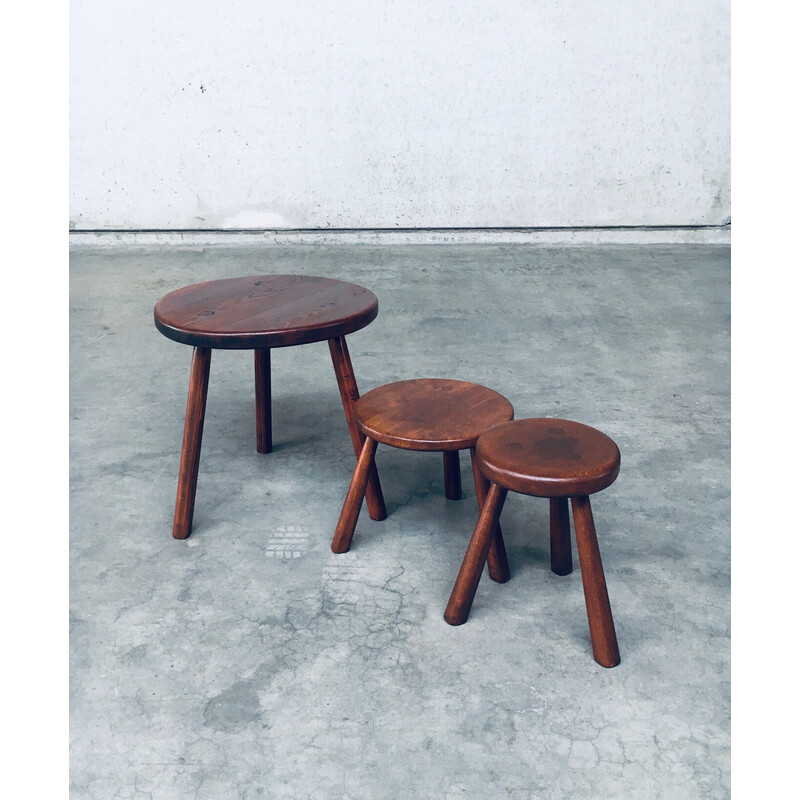 Tavolino tripode in legno vintage con coppia di sgabelli, Francia 1950