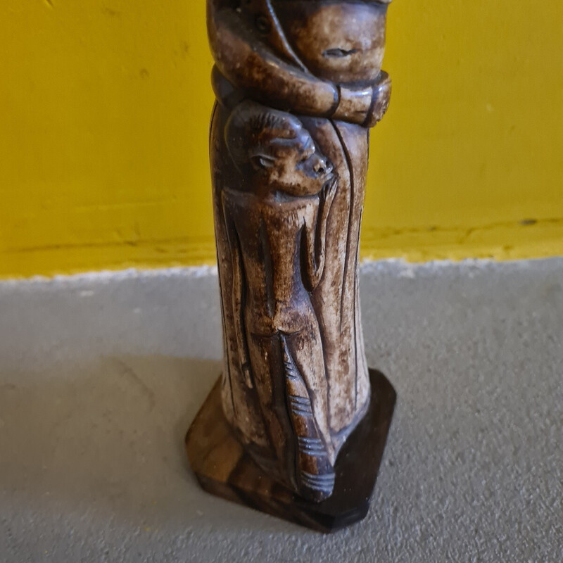 Figurine féminine africaine vintage en os sculpté à la main avec enfant