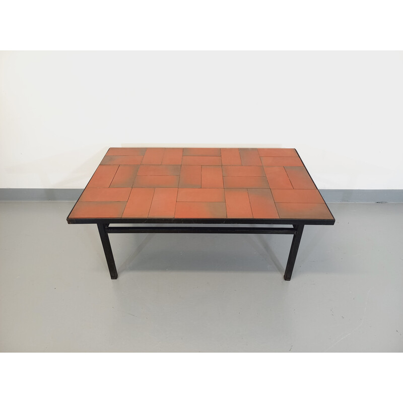 Table basse moderniste vintage en terre cuite et métal noir, 1960