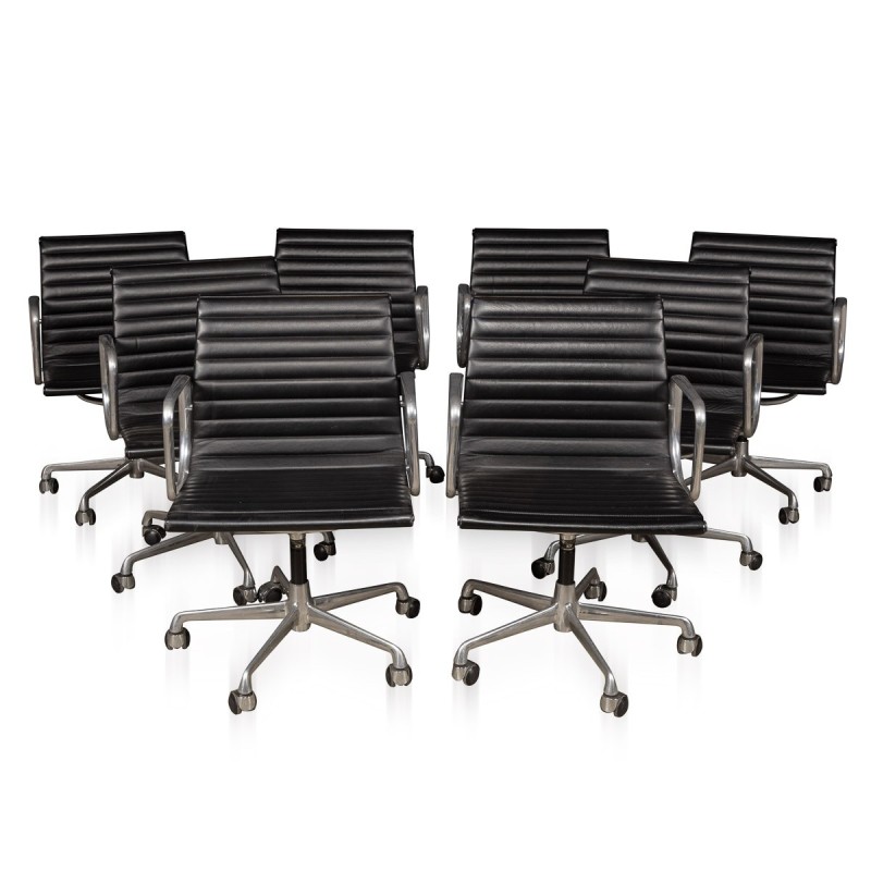 Set van 8 vintage bureaustoelen van Charles Eames voor Herman Miller