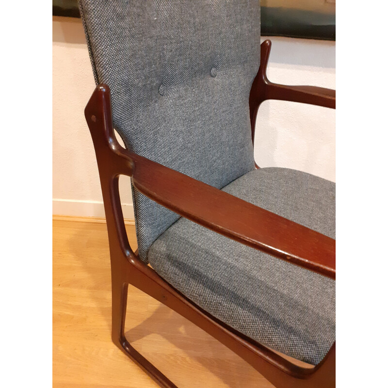 Paire de fauteuils vintage en bois massif teinté et tissu