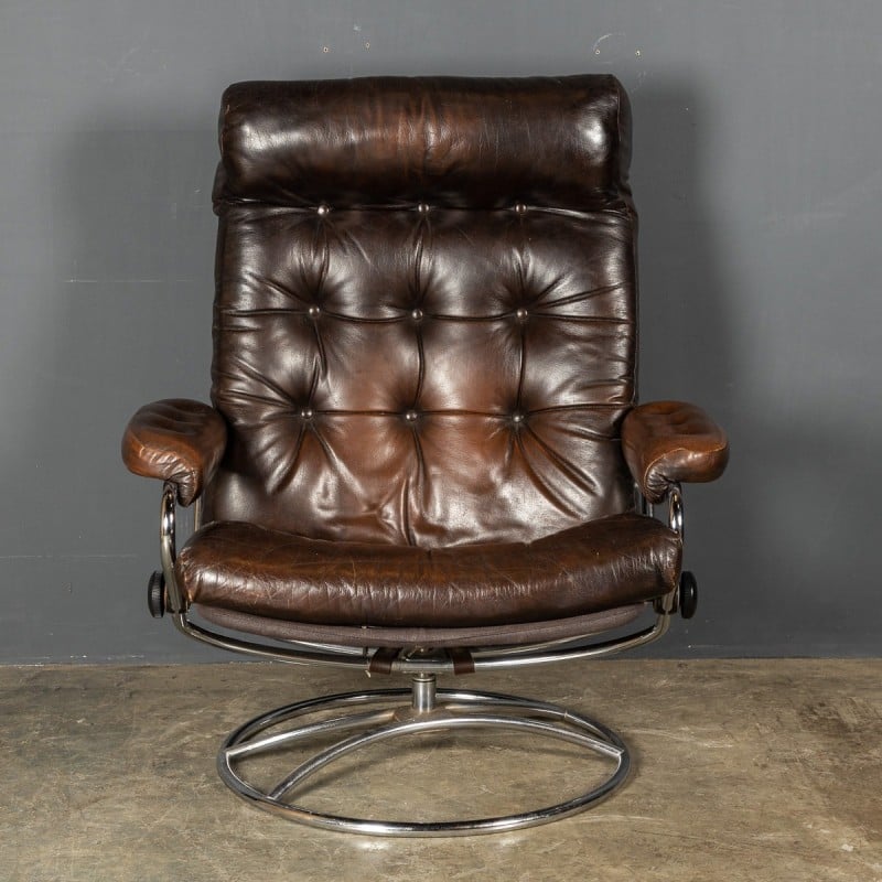 Vintage buttoned leather swivel armchair, 1970