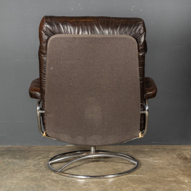 Vintage buttoned leather swivel armchair, 1970