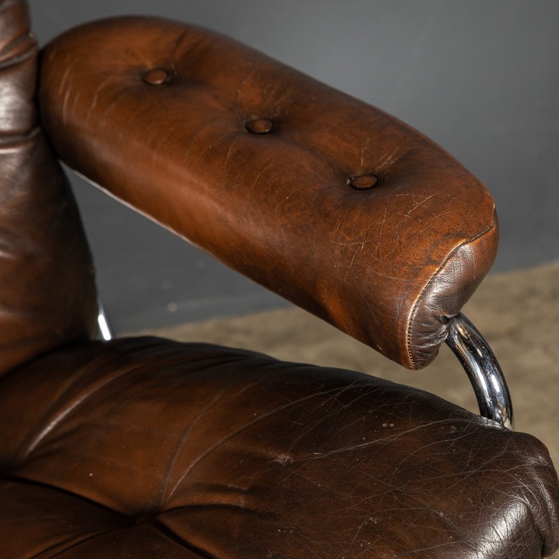 Vintage buttoned leather swivel armchair, 1970