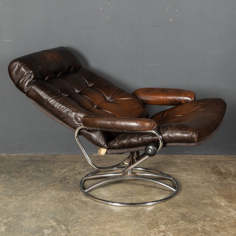 Vintage buttoned leather swivel armchair, 1970