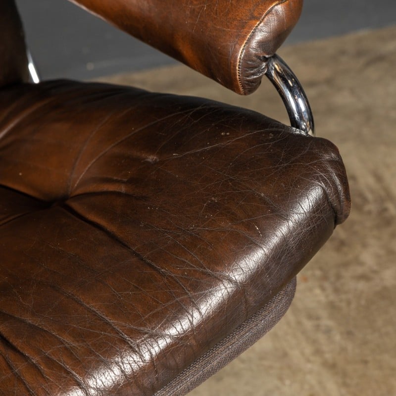 Vintage buttoned leather swivel armchair, 1970