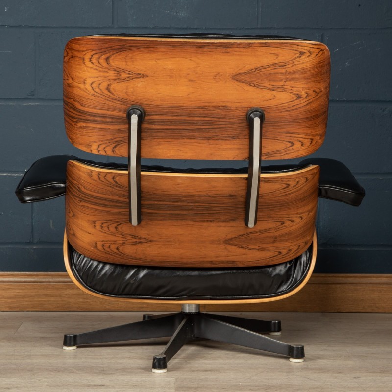 Poltrona vintage Eames in pelle nera di Mobilier International, 1980