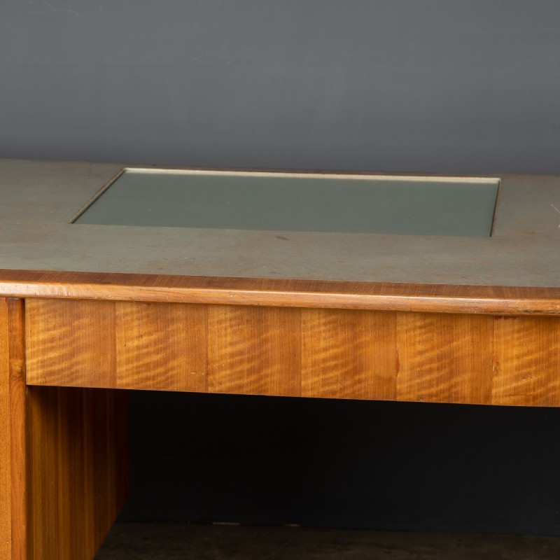 Mid-century British walnut and mahogany desk by Gordon Russell, 1950