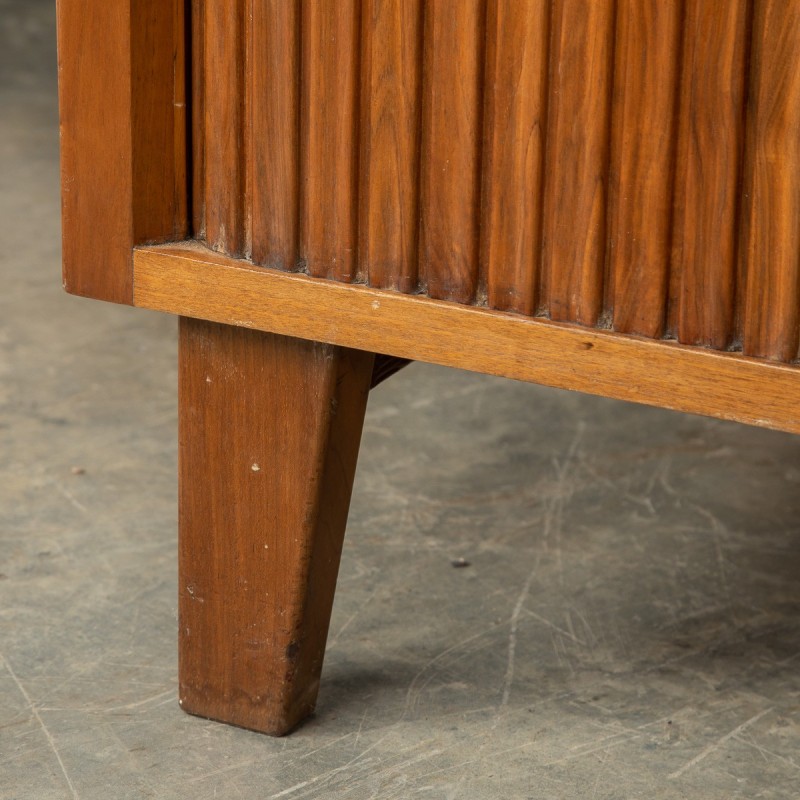 Mid-century British walnut and mahogany desk by Gordon Russell, 1950