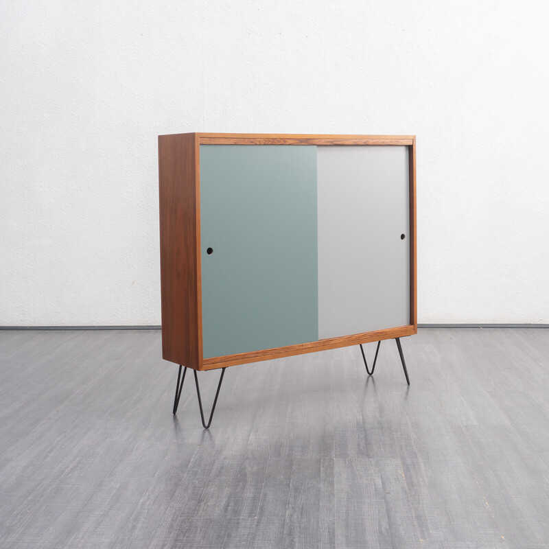 Credenza vintage in noce con ante scorrevoli, anni '60