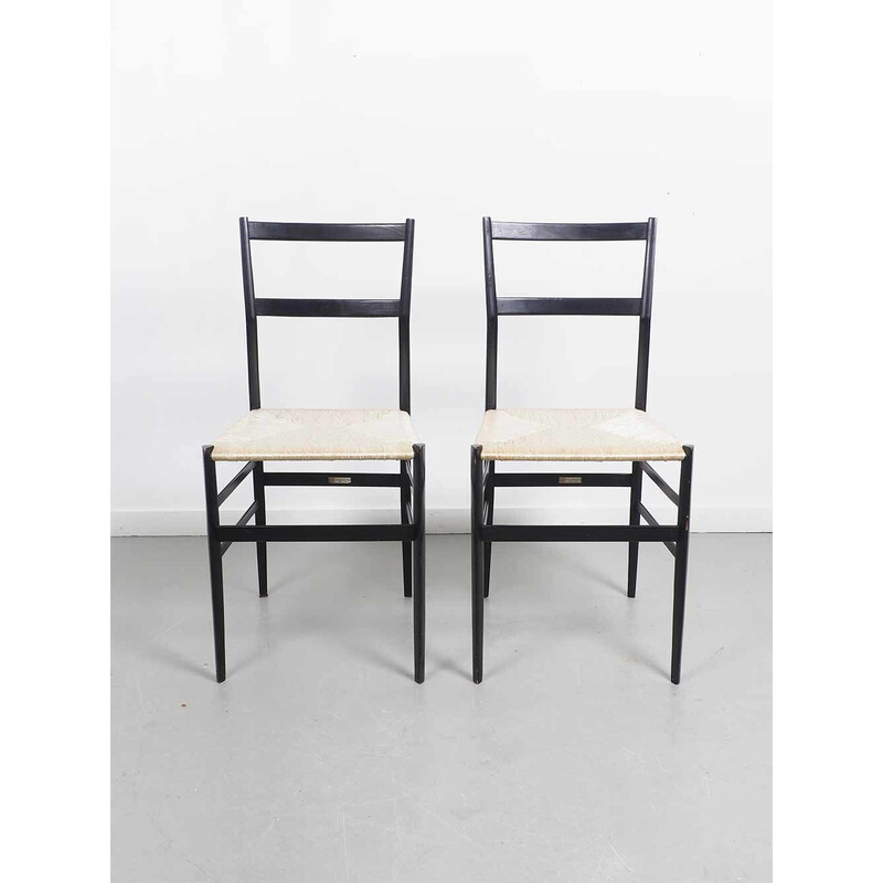 Ein Paar alte Superleggera-Stühle von Gio Ponti
