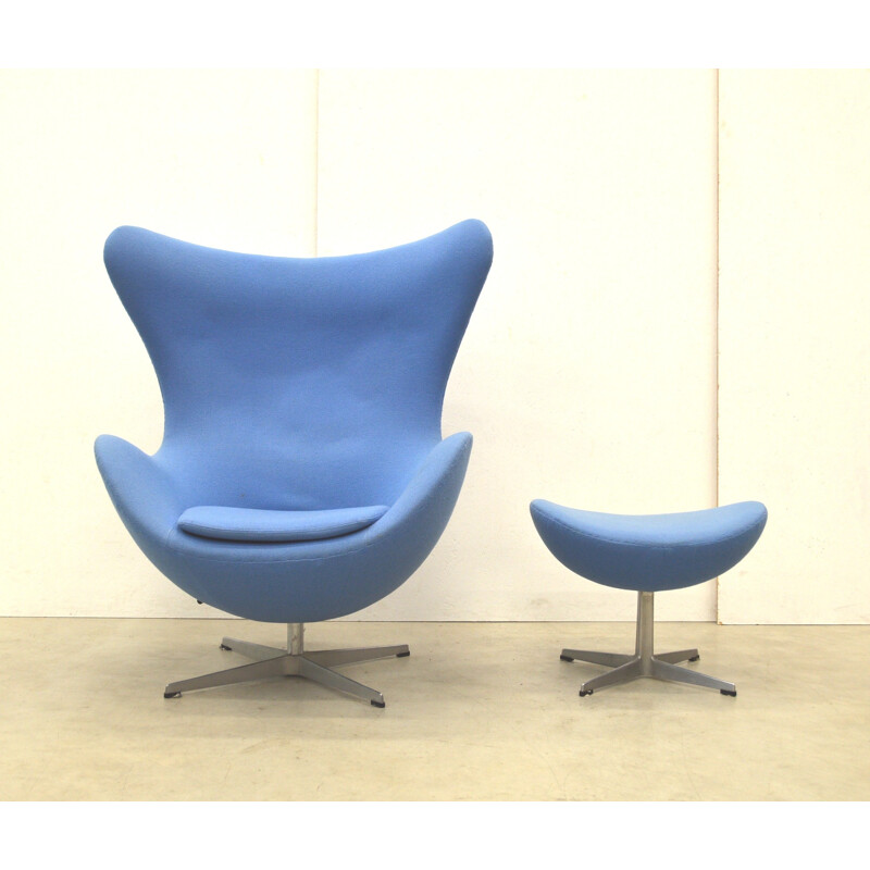 Arne Jacobsen Egg Chair & Ottoman by Fritz Hansen - 1970
