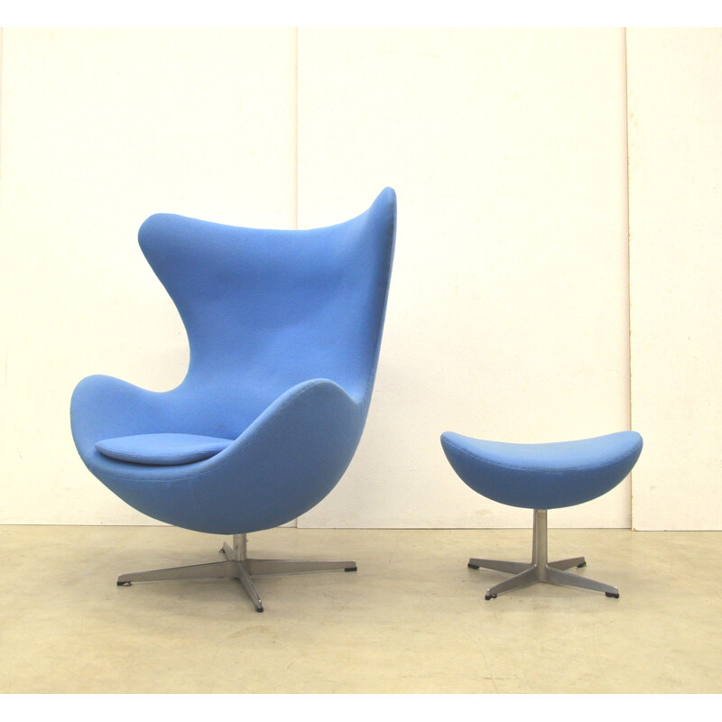 Arne Jacobsen Egg Chair & Ottoman by Fritz Hansen - 1970