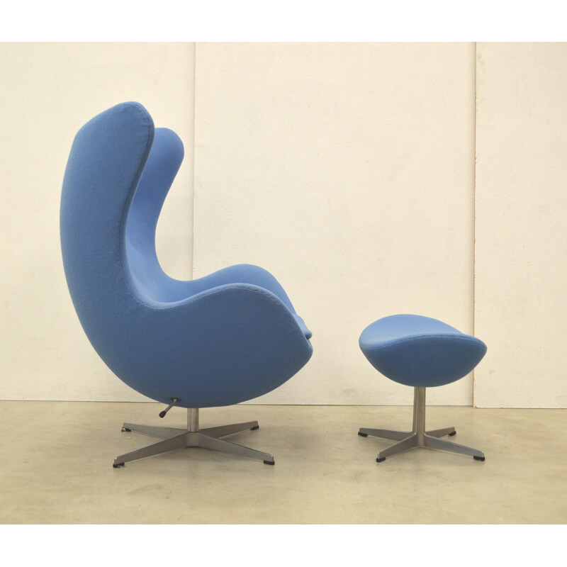 Arne Jacobsen Egg Chair & Ottoman by Fritz Hansen - 1970