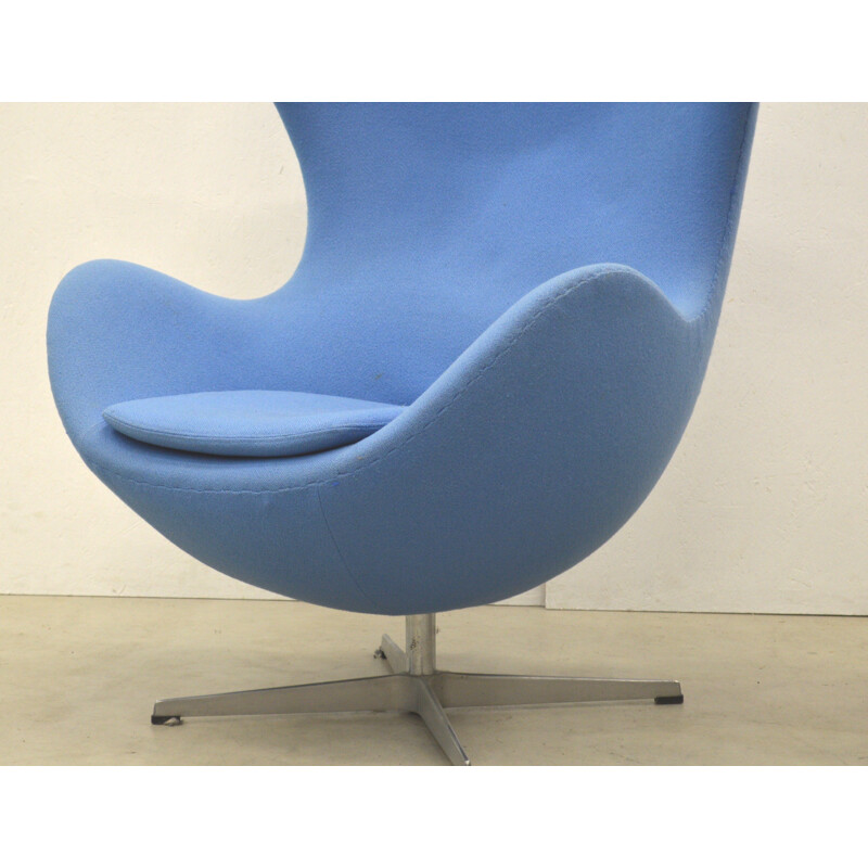 Fauteuil et ottoman Arne Jacobsen Egg de Fritz Hansen - 1970