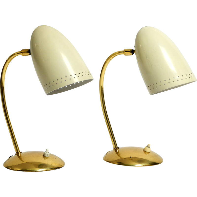 Coppia di lampade da tavolo tedesche della metà del secolo in ottone con  paralume in metallo
