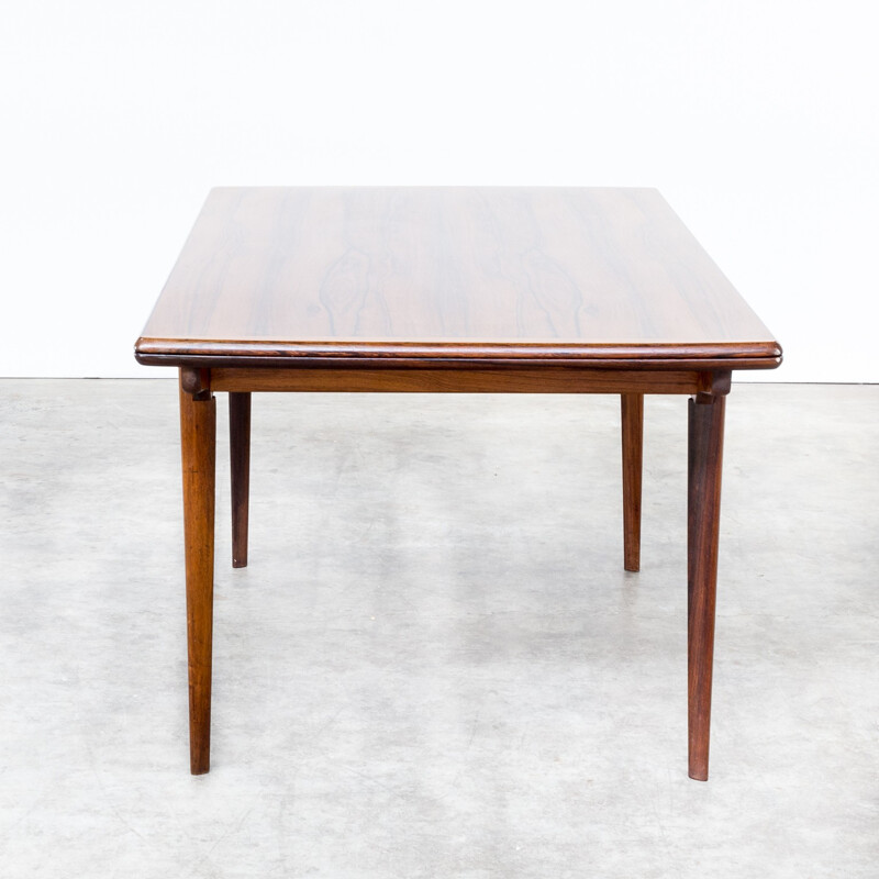 Rosewood dining table extendable with triangle shaped legs - 1960s