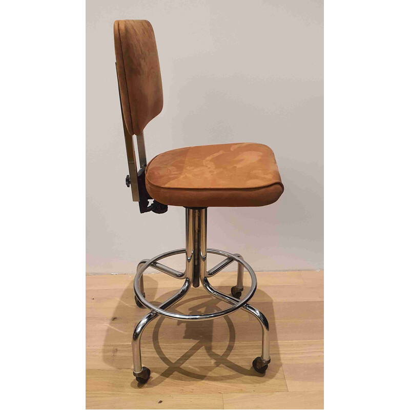 Cadeira de braços giratória de desenho vintage