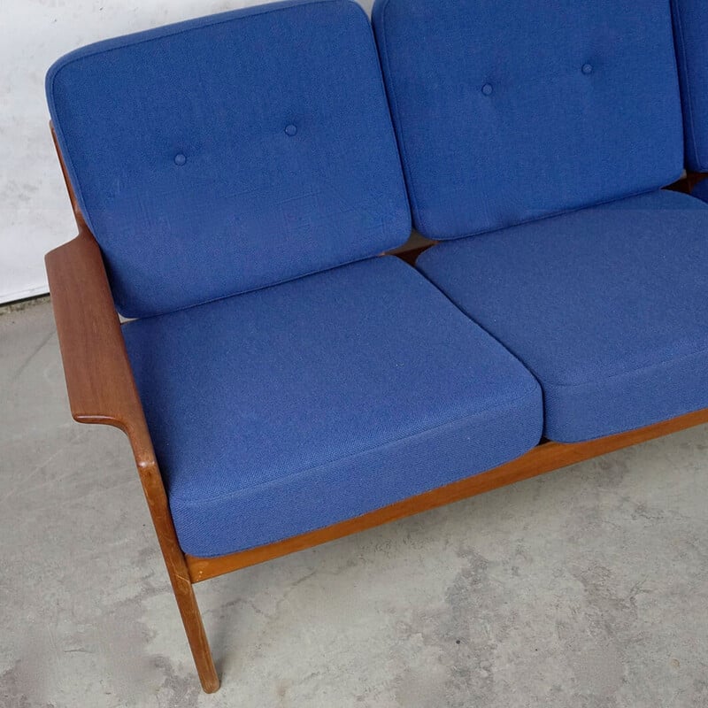 Skandinavisches Vintage-Sofa aus Teakholz und blauem Stoff von A.W. Iversen für Komfort, Dänemark 1960