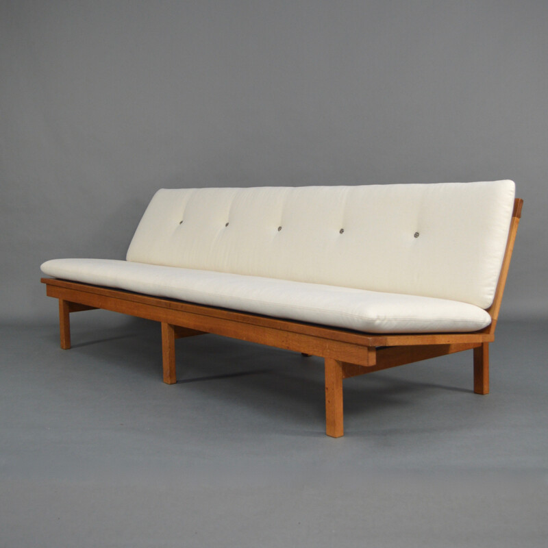 4-seater white sofa in oakwood and wool by Børge Mogensen for Fredericia - 1950s