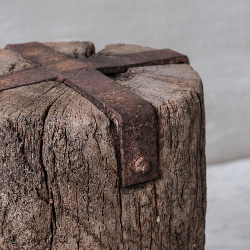 Par de pedestais vintage de madeira espanhola primitiva, anos 1900
