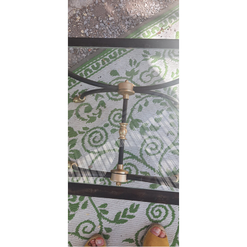 Paar vintage bankeinden met helder glazen blad