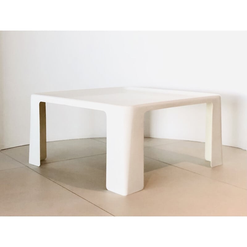 Amanta vintage coffee table in fiberglass by Mario Bellini for C & B, Italy 1960