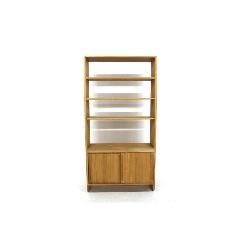 Vintage "Ry100" oakwood bookcase by Hans. J. Wegner for Ry Møbler, Denmark 1960