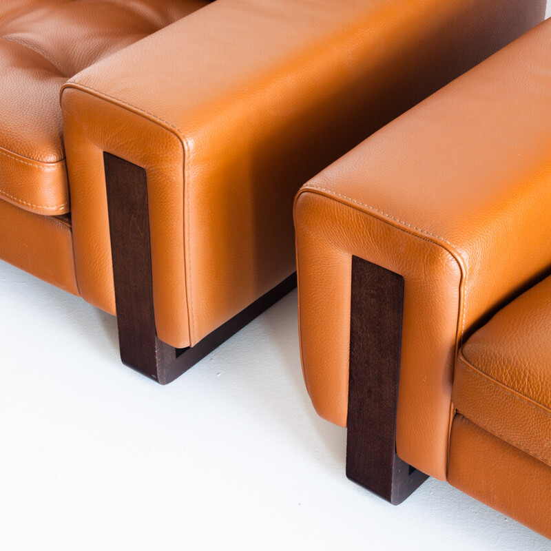 Paar vintage lederen en houten fauteuils voor Roche Bobois, Frankrijk