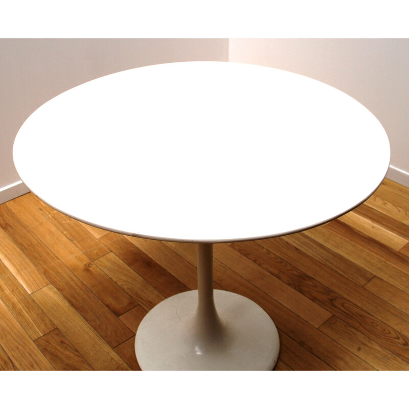 Vintage metal tulip dining table by Knoll