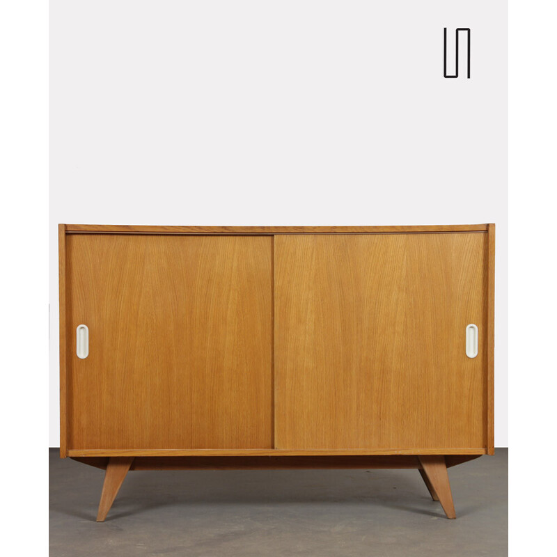 Commode vintage en chêne modèle U-452 par Jiroutek pour Interier Praha, 1960