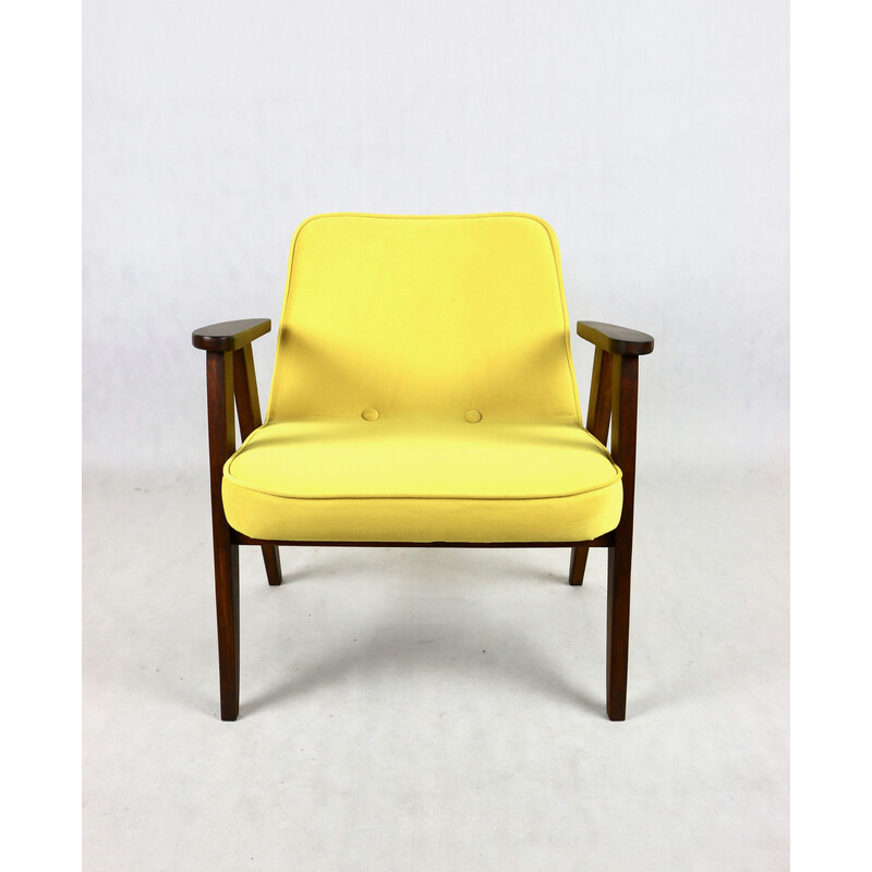 Fauteuil vintage en velours jaune de Józef Chiefski, 1970