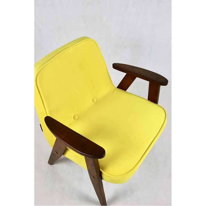 Vintage fauteuil in geel fluweel van Józef Chiefski, 1970