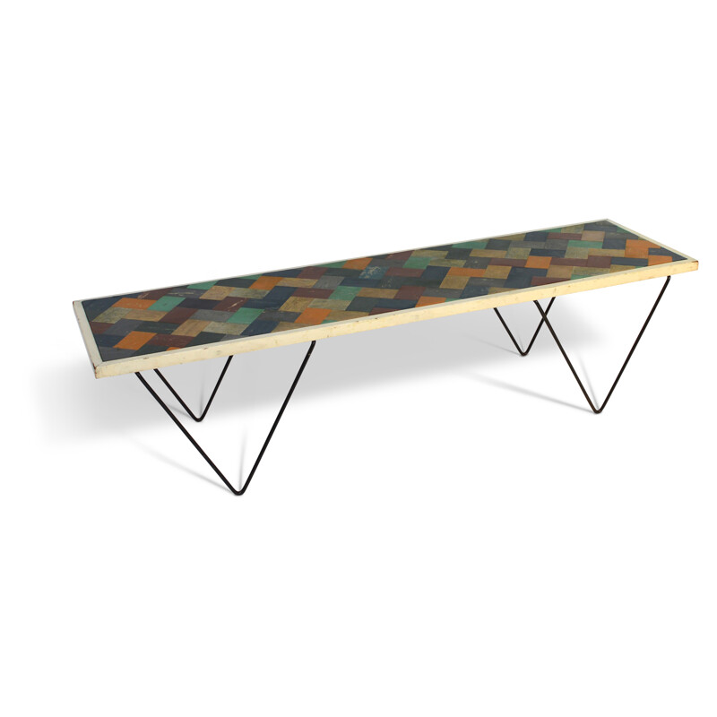 Table basse avec plateau multicolore à motif géométrique - 1950