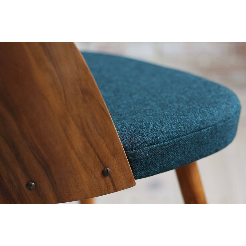 Satz von 4 Stühlen aus Nussbaumholz von A. Šuman für Kvadrat Reupholstery, 1960