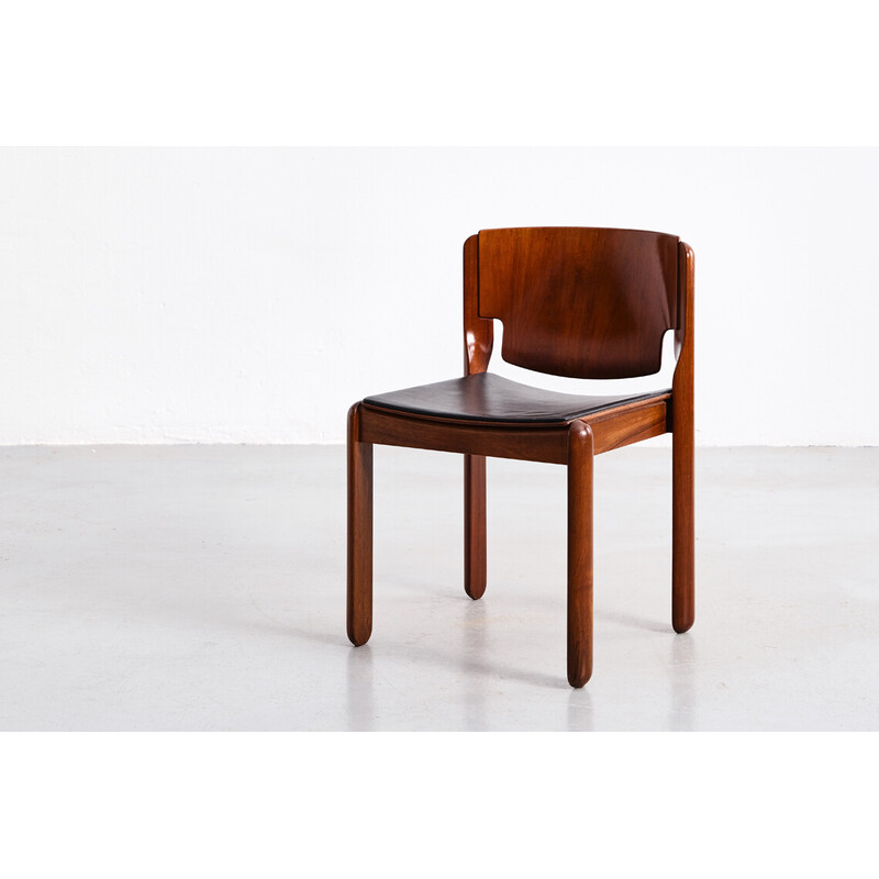 Juego de 4 sillas vintage modelo 122 de madera de nogal de Vico Magistretti para Cassina