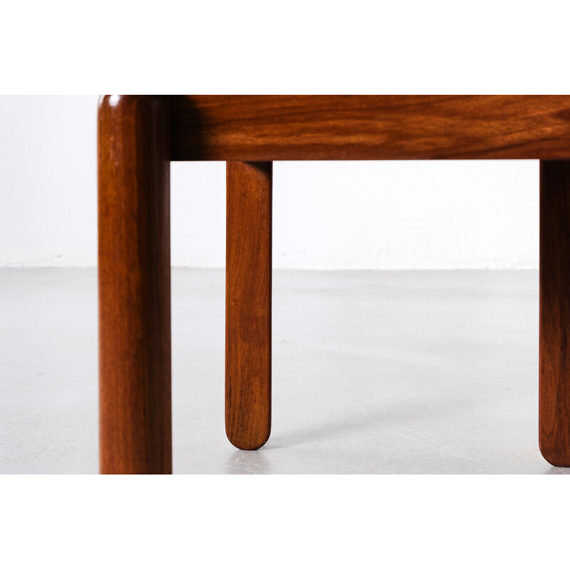 Conjunto de 4 cadeiras vintage modelo 122 em madeira de nogueira de Vico Magistretti para Cassina