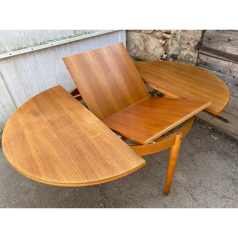 Scandinavian vintage round extensible table in teak