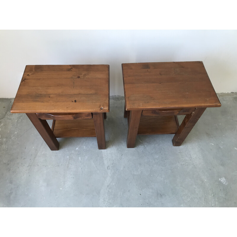 Pareja de mesillas de noche vintage de madera maciza, 1970