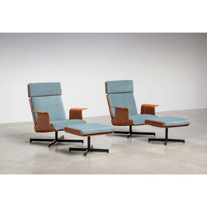 Pareja de sillones vintage de teca y terciopelo con reposapiés, 1960