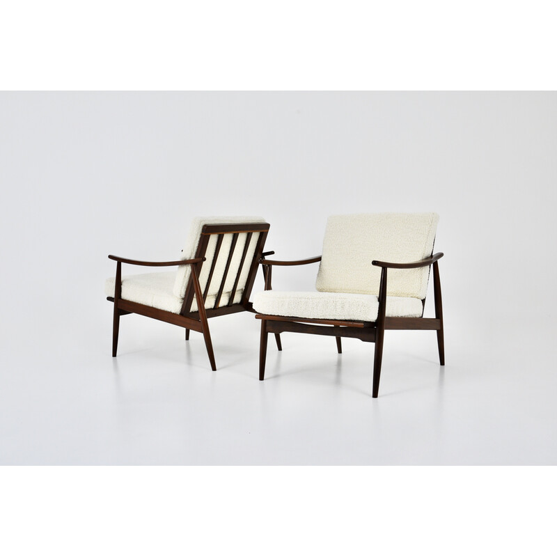 Pair of vintage armchairs in wood and white bouclé fabric, Italy 1960