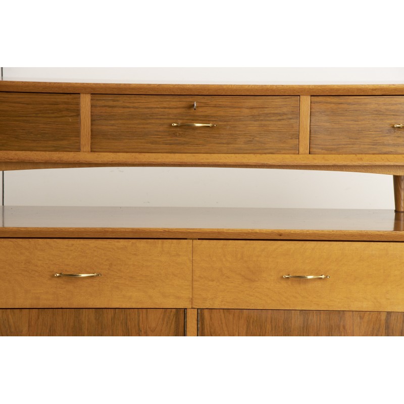 Mid century eikenhout en notenhouten dressoir met afneembaar blad, 1960